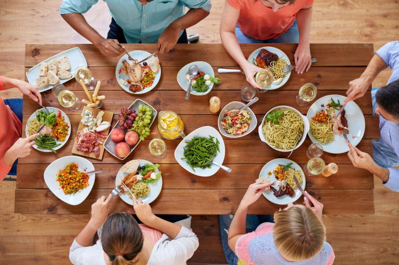 Parents guide for hosting an exchange student family meal