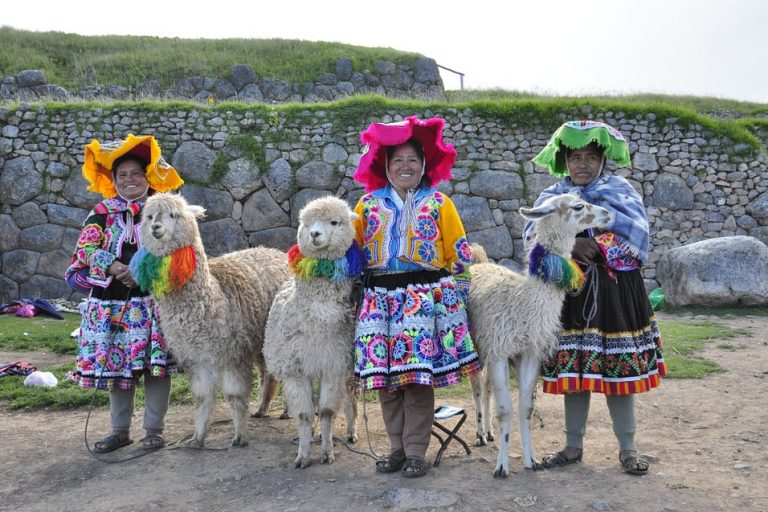 Peru-Alpacas-with-Villagers