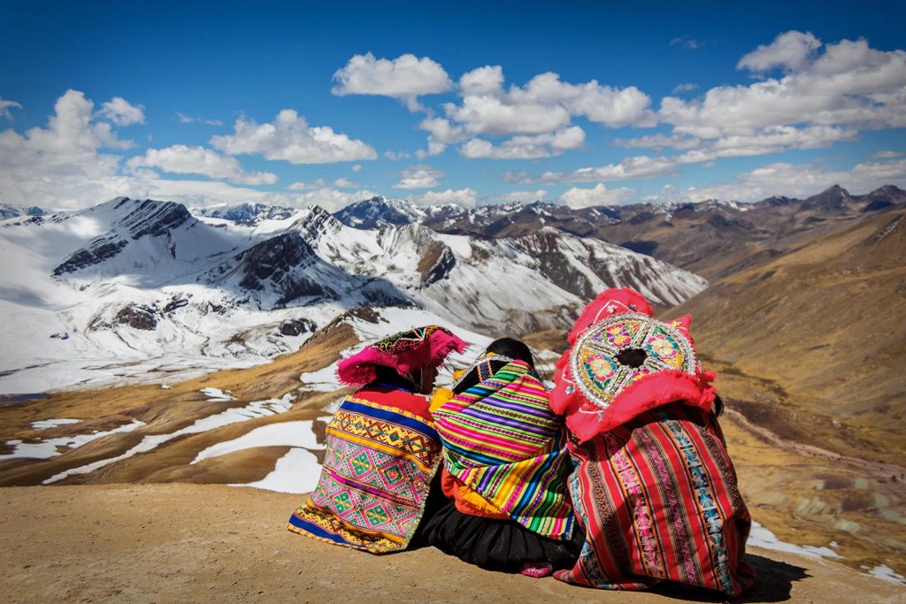 Peru-Andes-three-women-mountain-snow