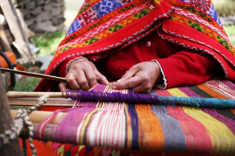 Peru-Pisac-weaving-colorful-close-up