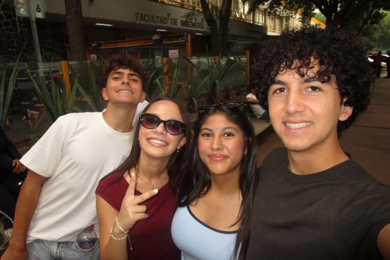 Students visiting the Universidad Nacional Autónoma de México during an educational tour