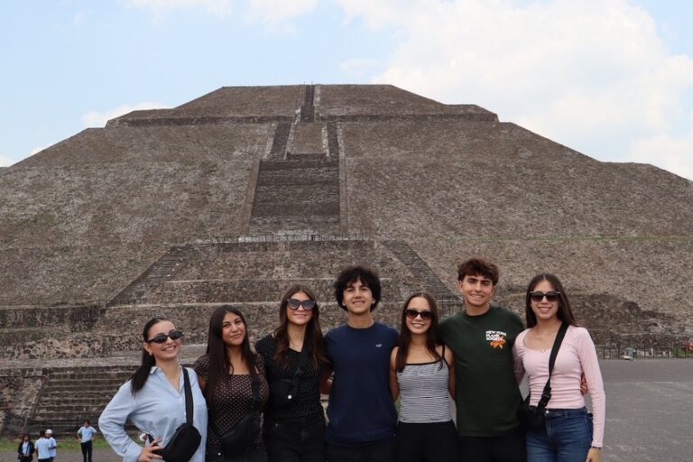 Students visiting Teotihuacán during a Mexico City educational tour