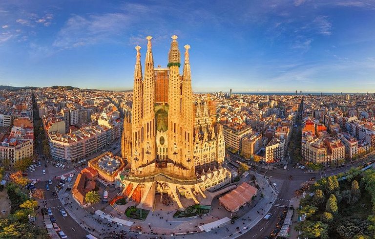 Spain-Barcelona-Sagrada-Familia-close-up-aerial-view